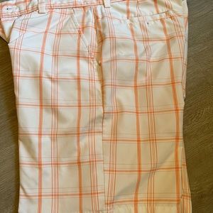 Greg Norman men’s golf shorts size 33